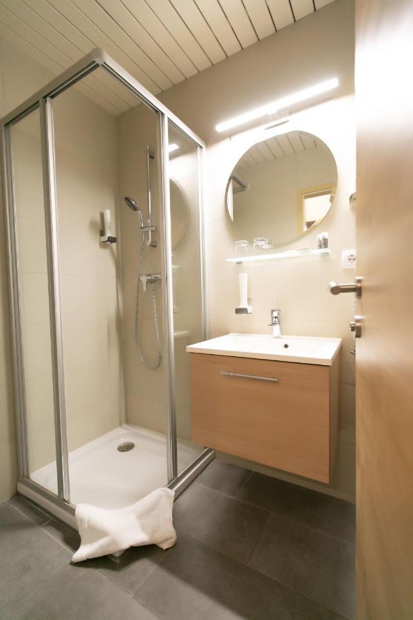 Das Reinisch Just Rooms Schwechat Exteriör bild