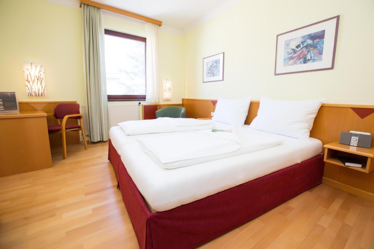 Das Reinisch Just Rooms Schwechat Exteriör bild