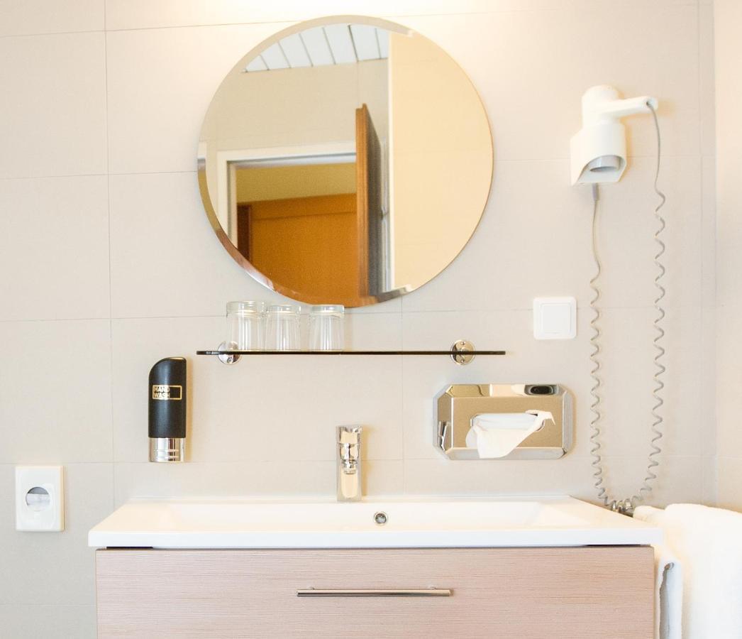 Das Reinisch Just Rooms Schwechat Exteriör bild