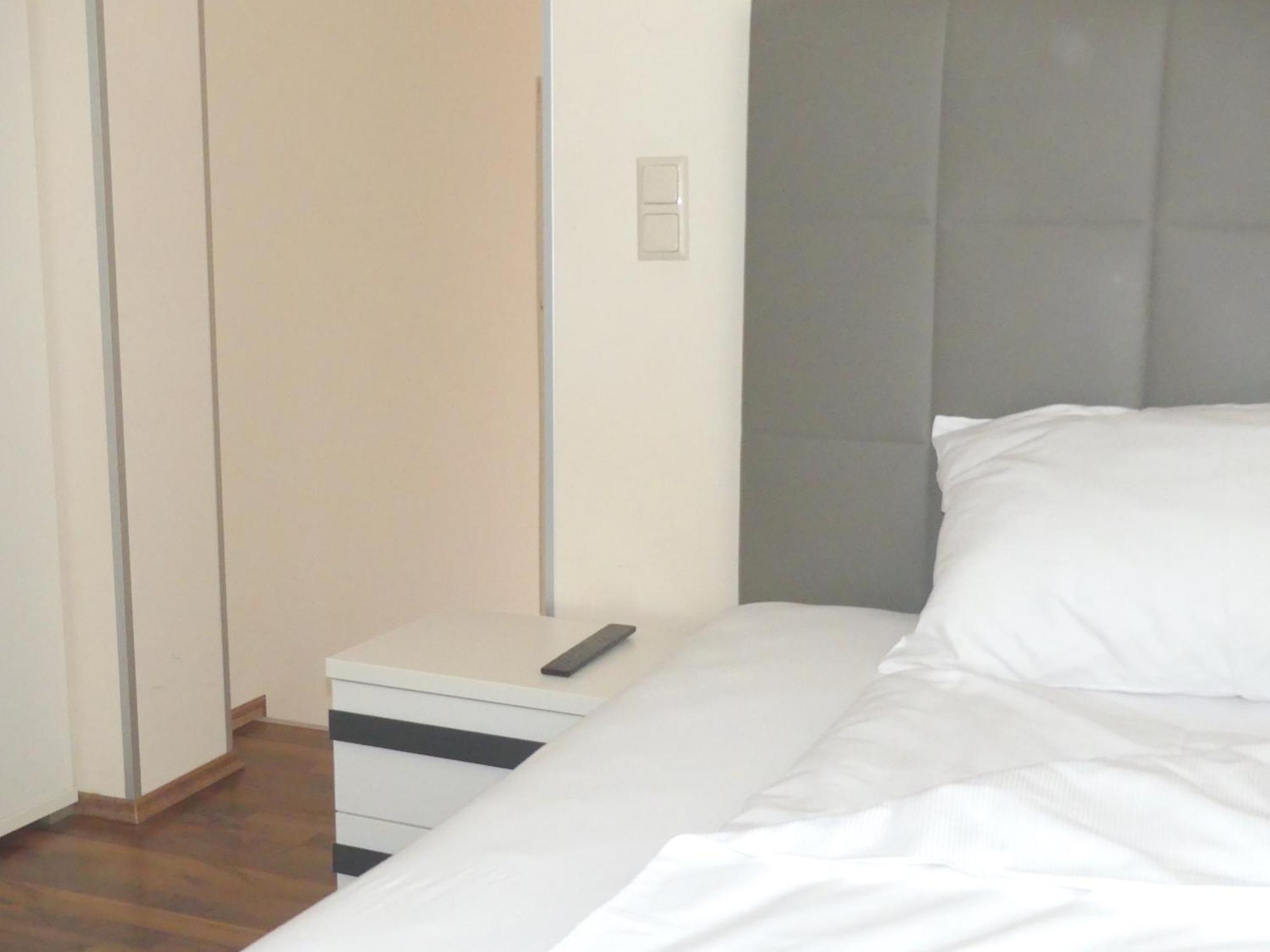 Das Reinisch Just Rooms Schwechat Exteriör bild