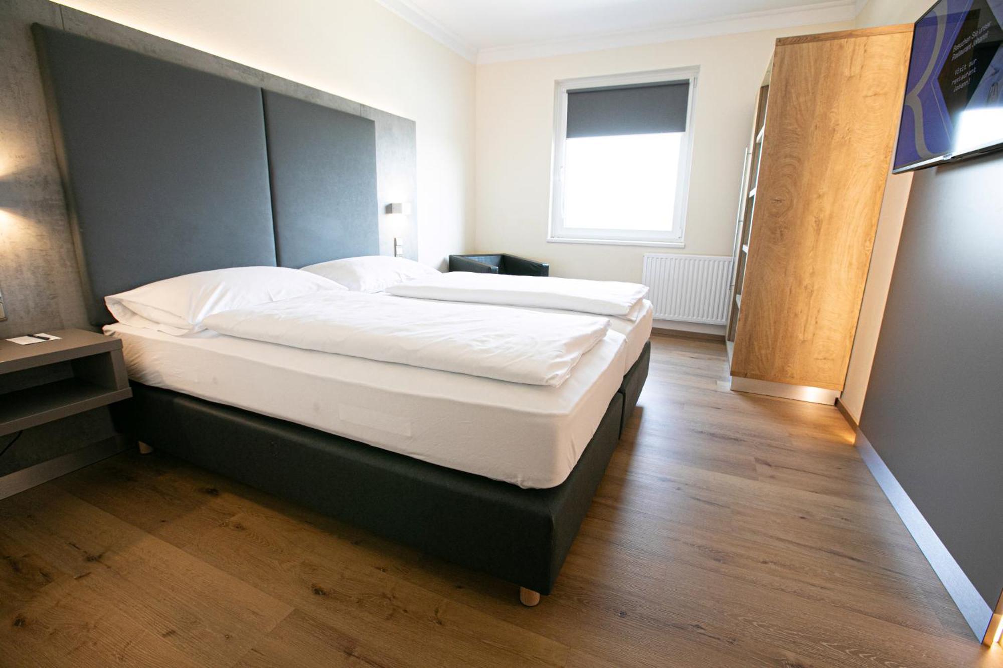 Das Reinisch Just Rooms Schwechat Exteriör bild