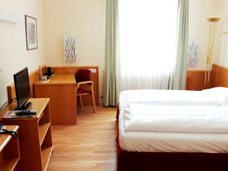 Das Reinisch Just Rooms Schwechat Exteriör bild