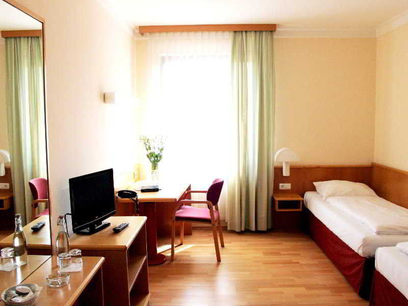Das Reinisch Just Rooms Schwechat Exteriör bild